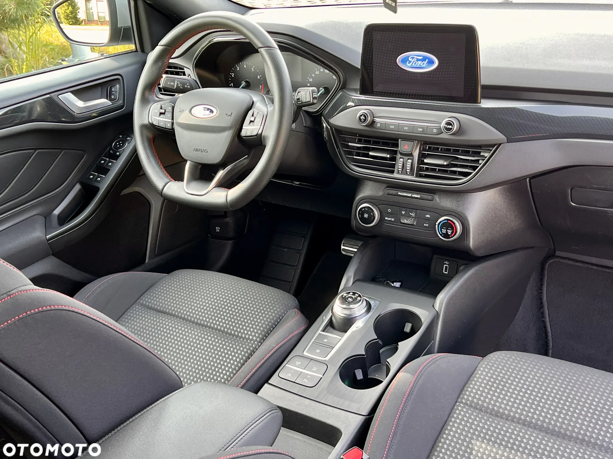 Ford Focus 1.0 EcoBoost Hybrid ST-LINE X - 23