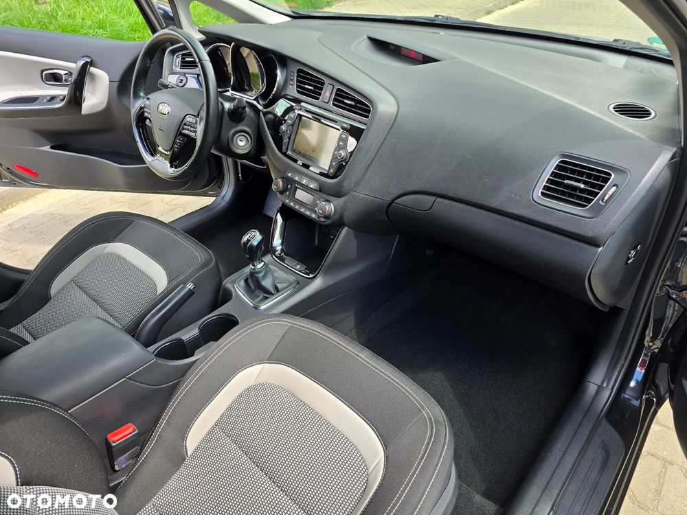 Kia Ceed 1.6 GDI Dream Team Edition - 13