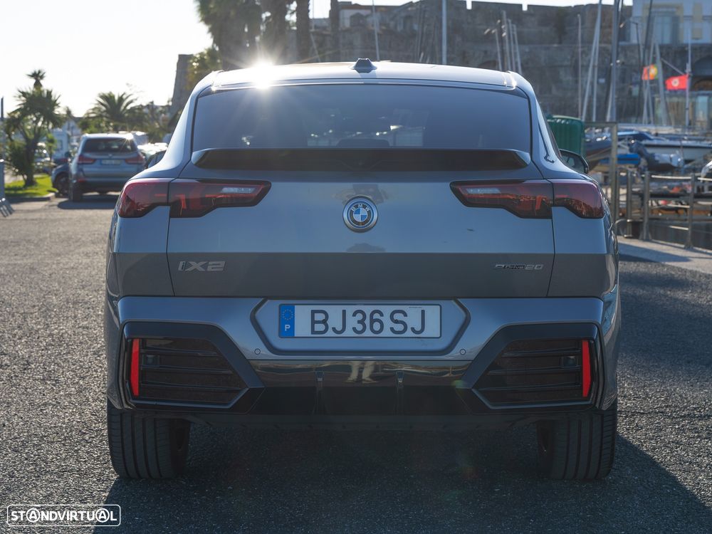 BMW iX2 eDrive20 Pack Desportivo M - 8