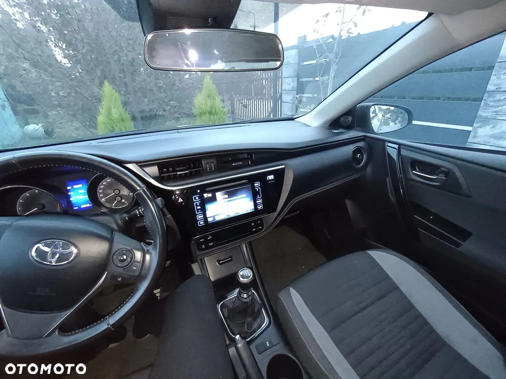 Toyota Auris 1.6 Premium - 5