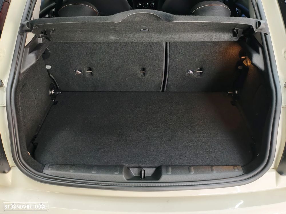 MINI 5 Portas Cooper D - 17