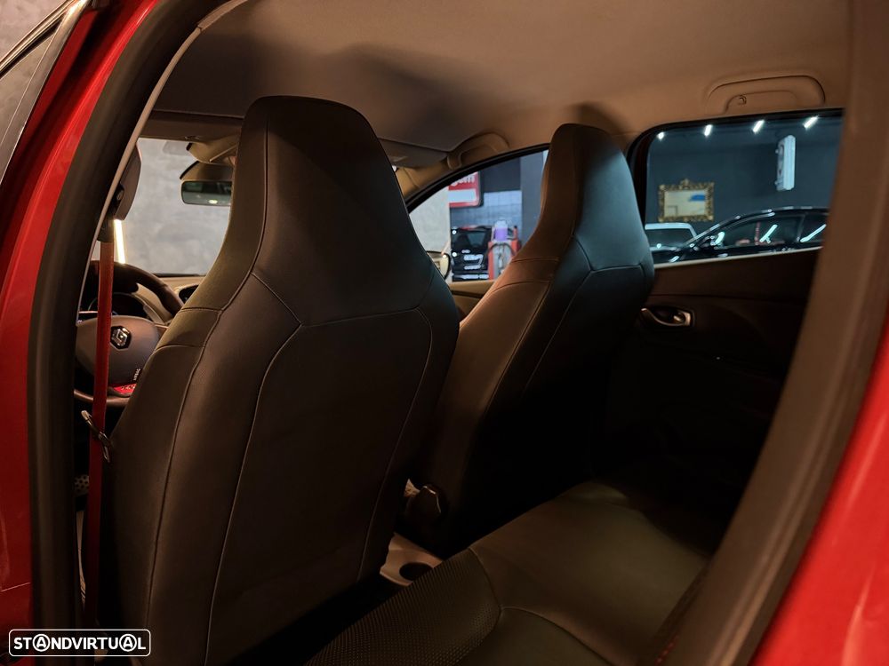 Renault Clio TCe 220 EDC R.S. Trophy - 19