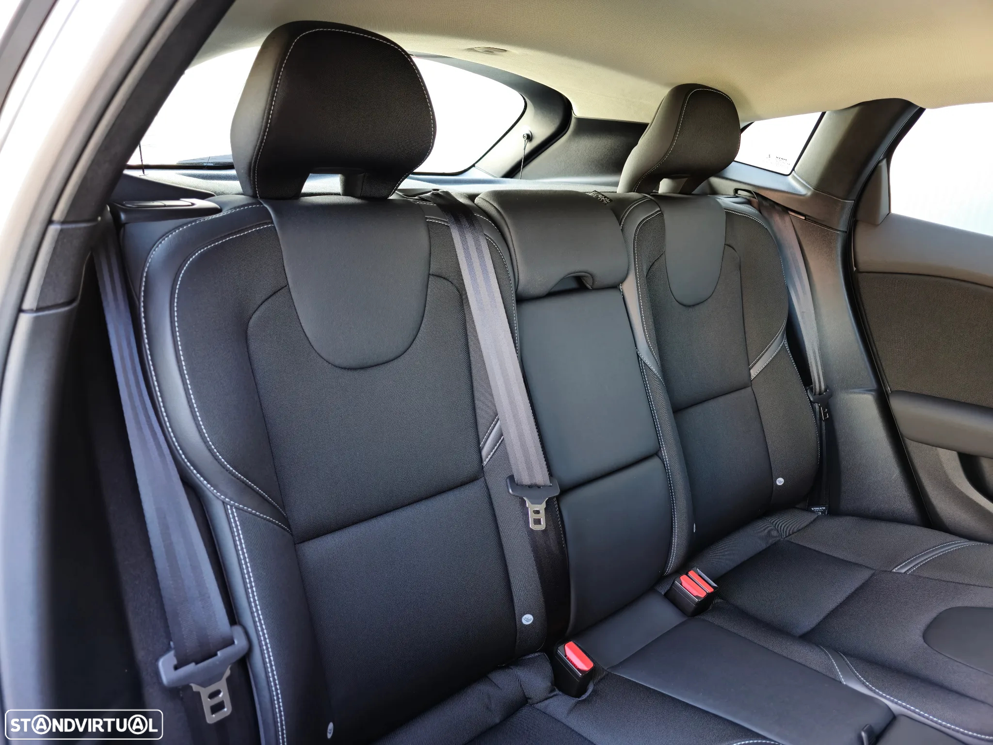 Volvo V40 2.0 D3 Momentum - 29