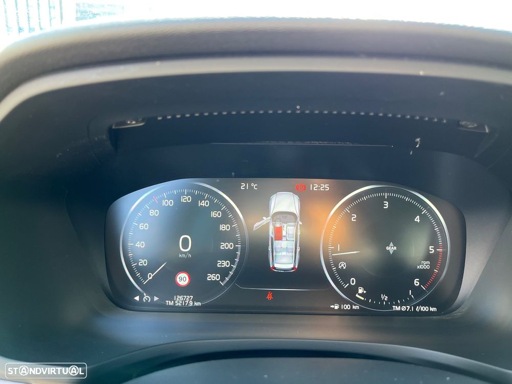 Volvo V60 2.0 D3 Momentum Plus - 36