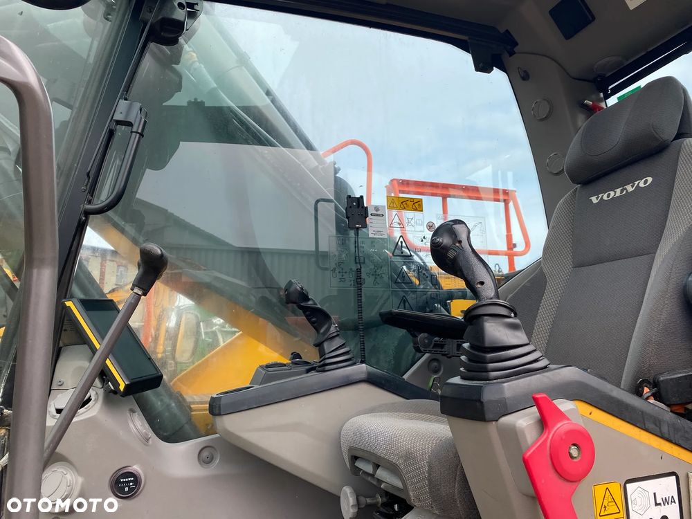 Volvo EC220EL, 4400 MTH, ROTOTILT, RAMIĘ 3X ŁAMANE, 2019 ROK, - 16