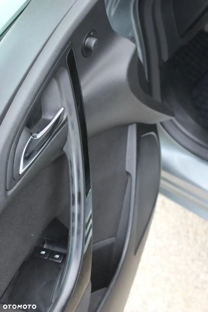 Opel Astra IV 1.6 Cosmo - 26
