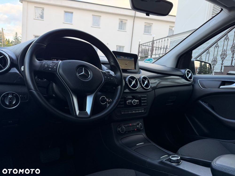 Mercedes-Benz Klasa B 180 (BlueEFFICIENCY) 7G-DCT - 31