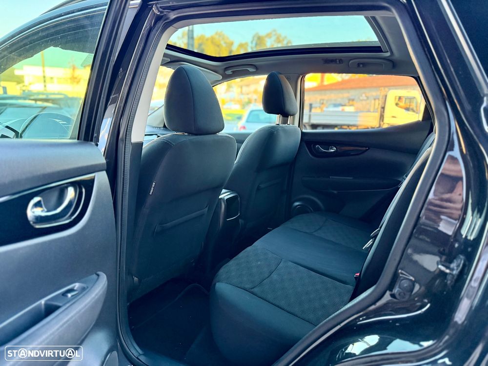 Nissan Qashqai 1.5 dCi N-Connecta 18 - 19