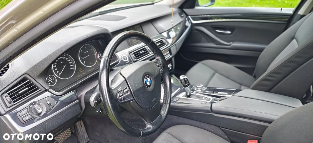 BMW Seria 5 525d - 14