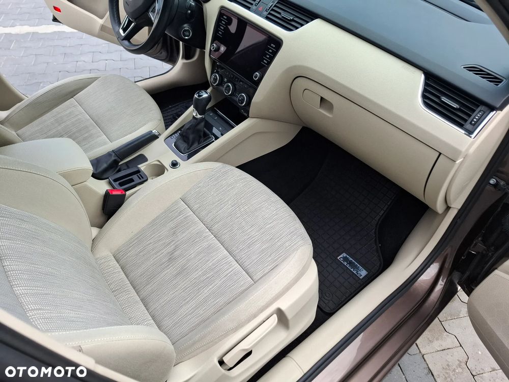 Skoda Octavia 1.6 TDI Ambition DSG - 9