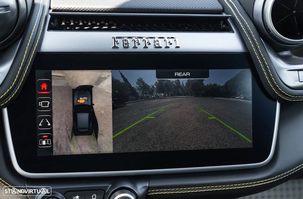 Ferrari GTC4 Lusso - 23