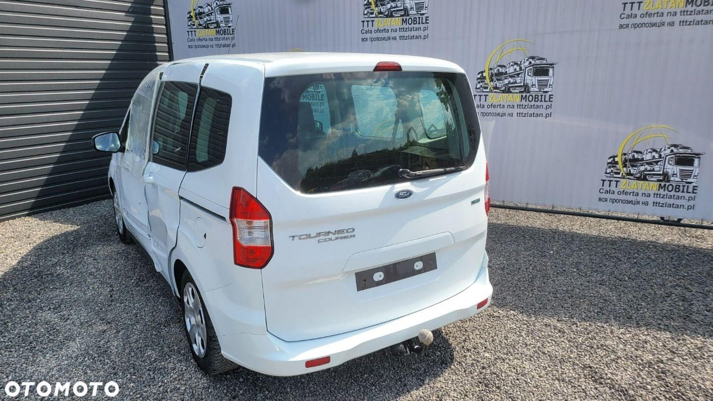 Ford Transit Courier - 11