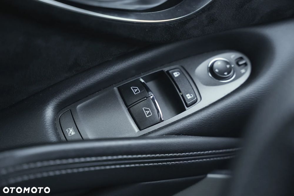 Infiniti Q60 Q60S 3.0t AWD Sport Tech - 19