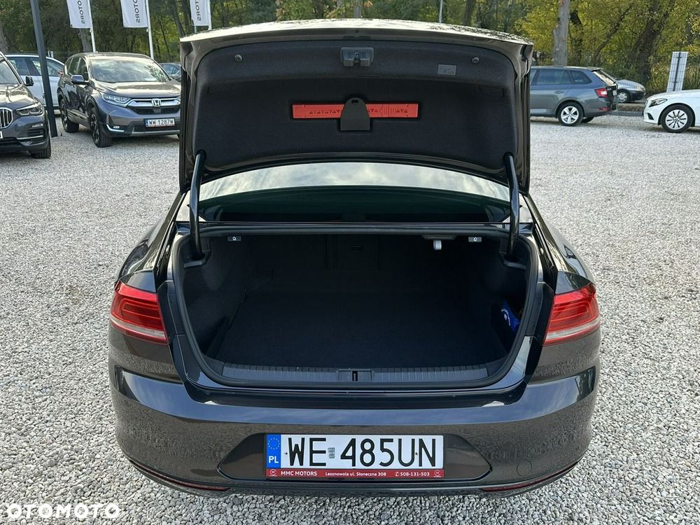 Volkswagen Passat - 10