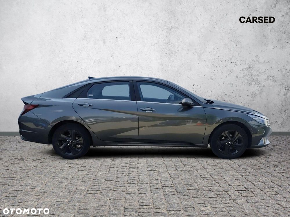 Hyundai Elantra - 8