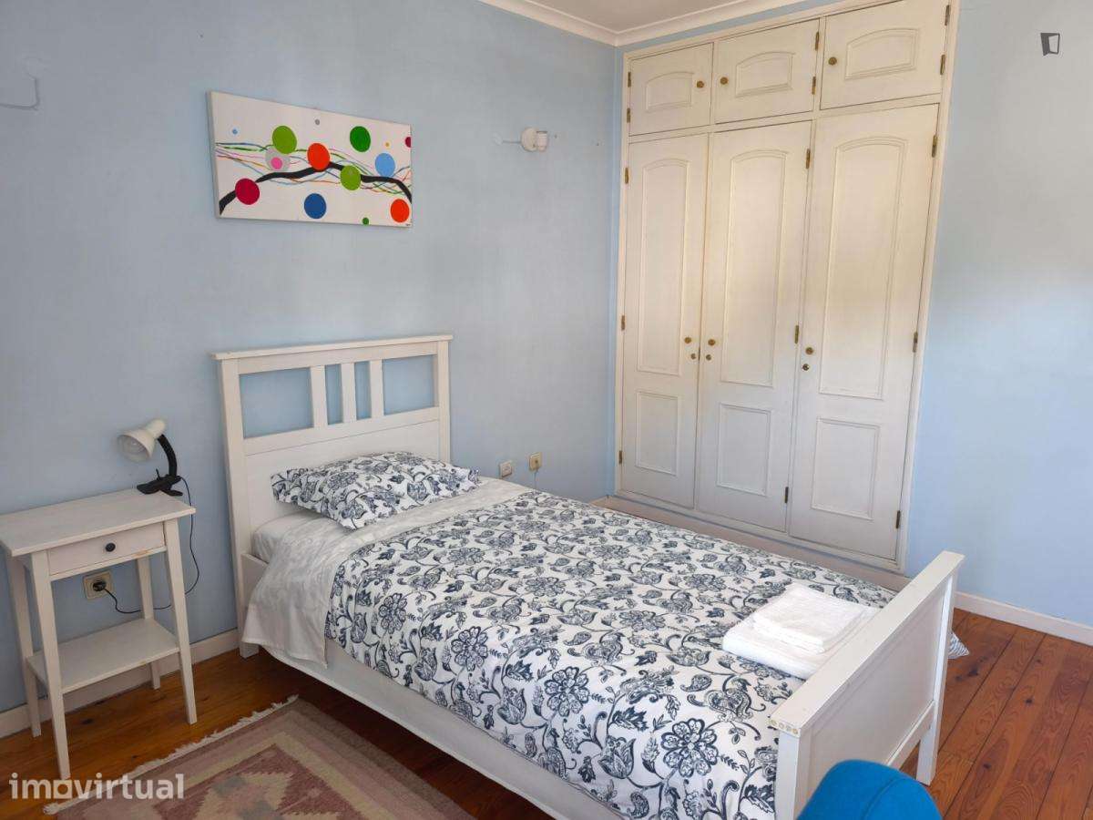 Quarto - localizado em Setubal - Grande imagem: 2/9