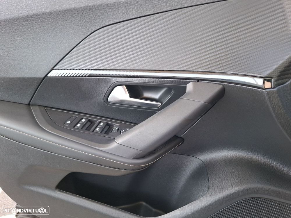 Peugeot e-2008 54 kWh Allure - 22