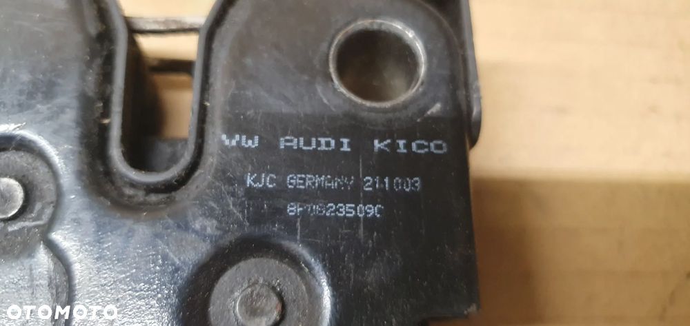 Zamek rygiel maski przód Audi A3 8P 8P0823509C - 4