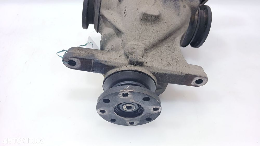 Vând grup diferențial spate original BMW, cod intern 7542092, raport de transmisie 2.47. Piesa este potrivită pentru modelele diesel 118d cu motorul N47/N47N (serie 1 — E81 / E82 / E87 / E88) și este echivalentă cu - 4