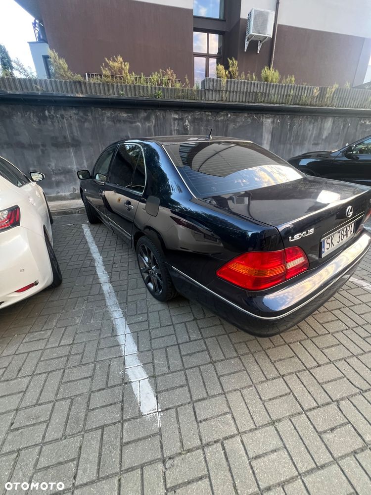 Lexus LS - 10