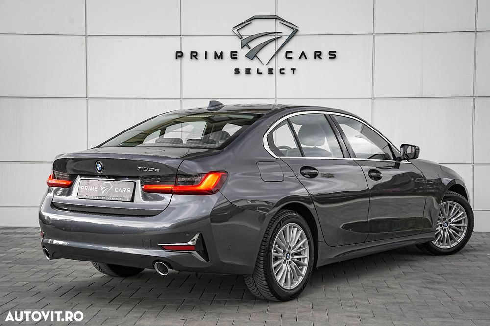 BMW Seria 3 330e Aut. Luxury Line - 4