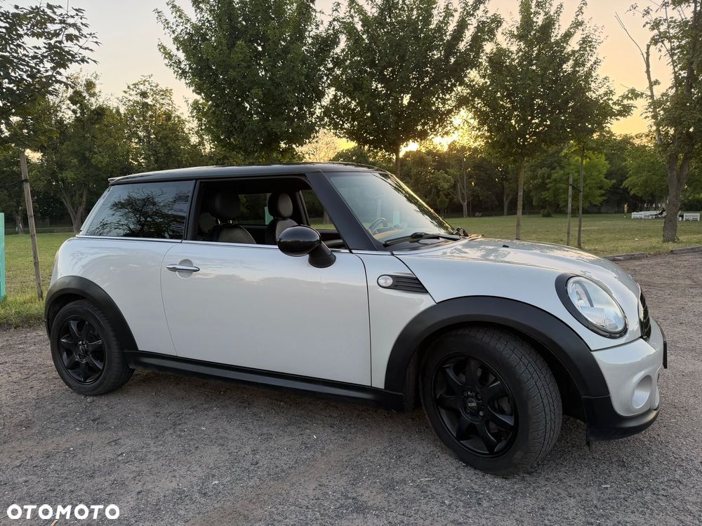 MINI Cooper Standard - 1