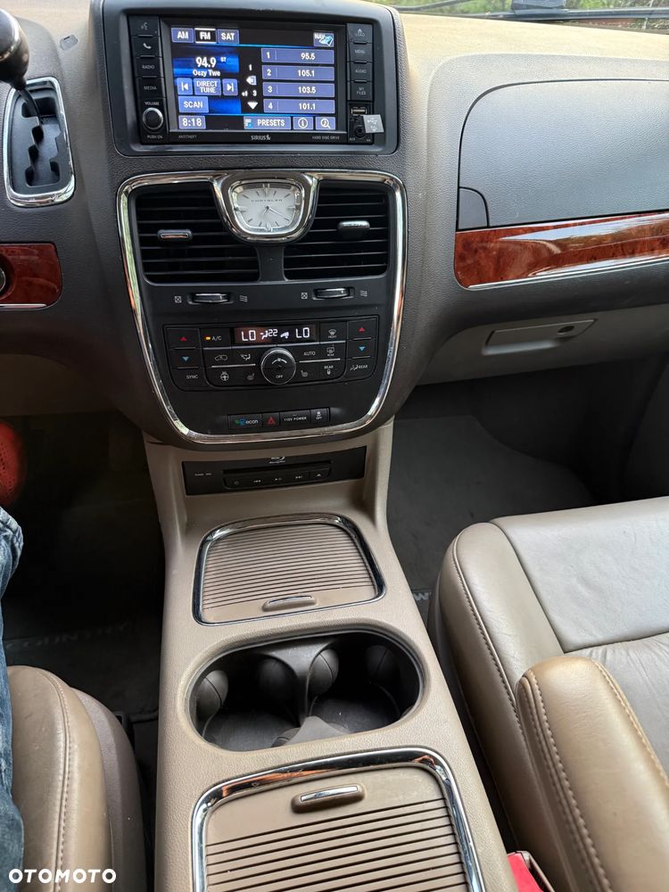 Chrysler Town & Country 3.6 Limited - 23