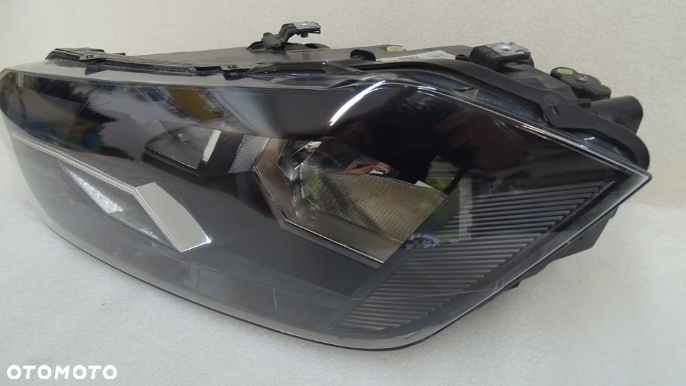 VW POLO 2G1 - lampa przednia lewa - 3