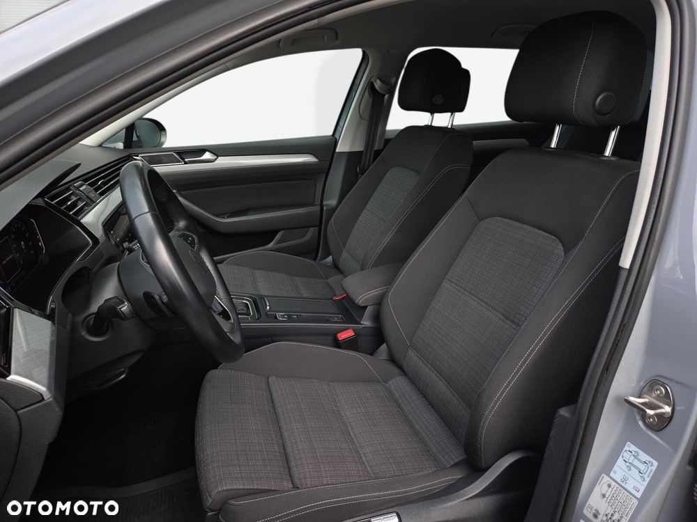 Volkswagen Passat Variant 2.0 TDI EVO Essence DSG - 12