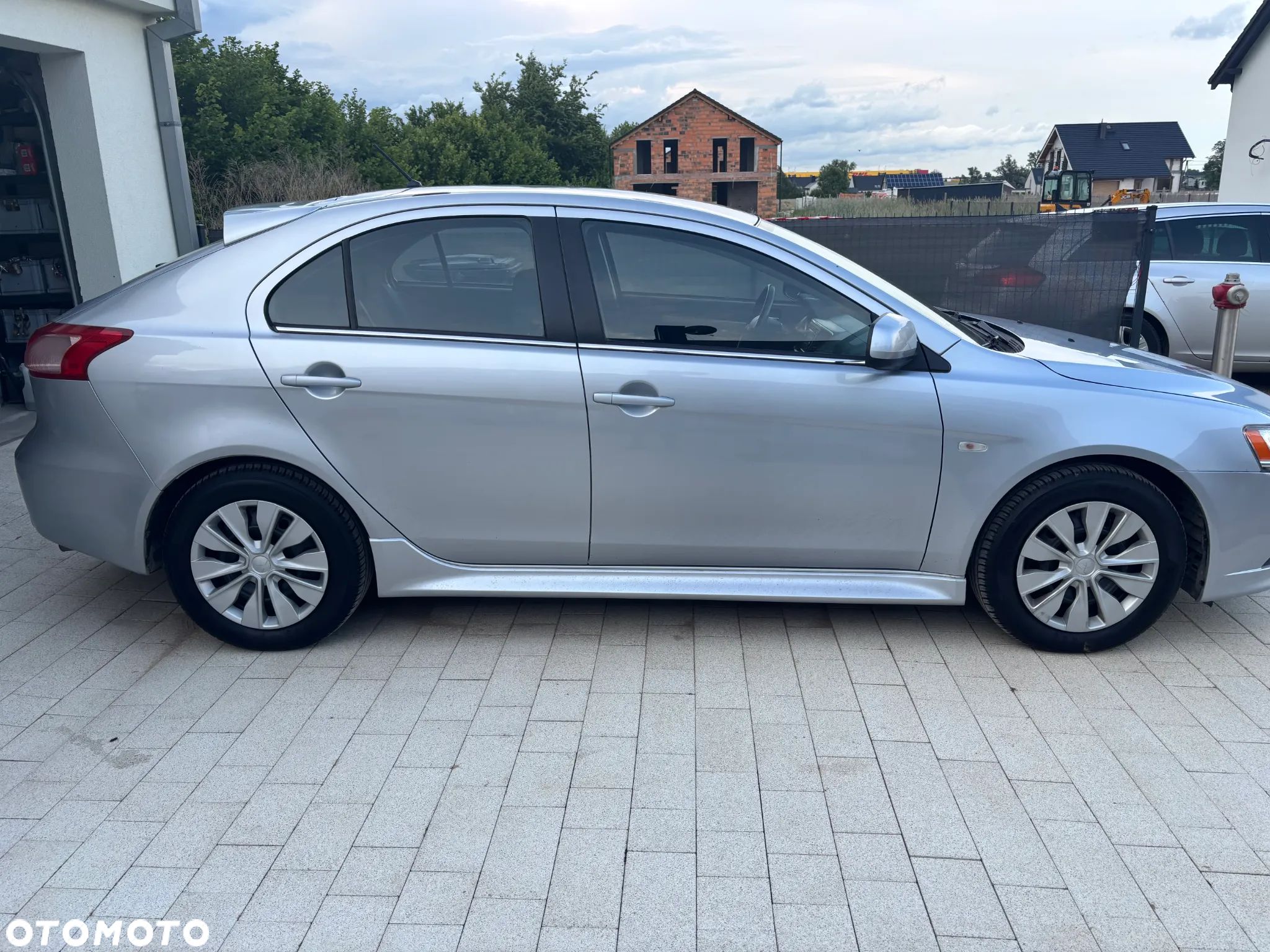 Mitsubishi Lancer 1.6 Invite - 1