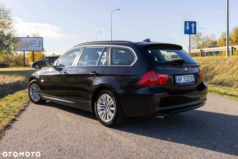 BMW 3 Series 2012 photo 2
