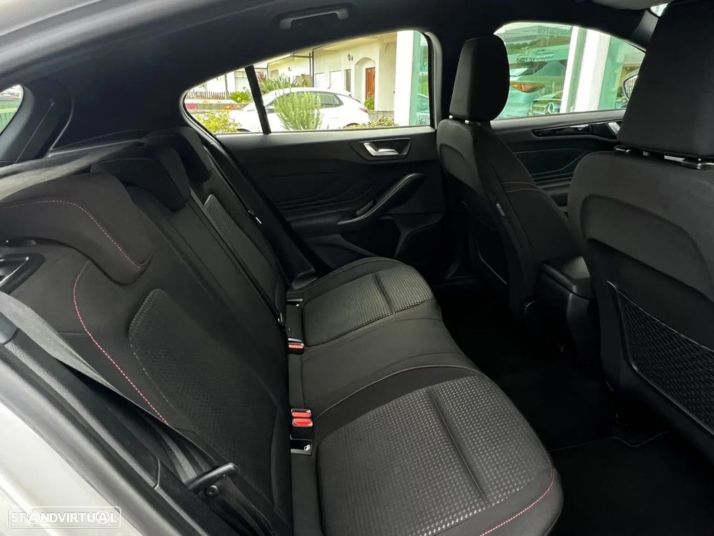 Ford Focus 1.0 EcoBoost MHEV ST-Line - 17
