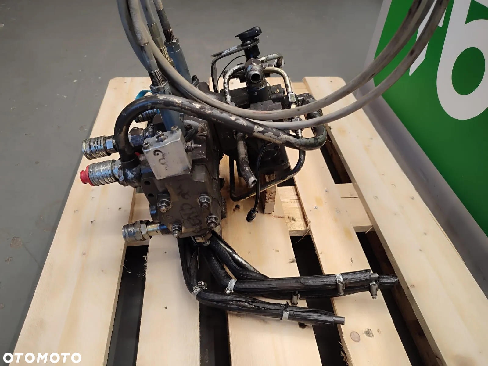 Rozdzielacz hydrauliczny 227397 77000273 Renault 180.94 TZ - 3