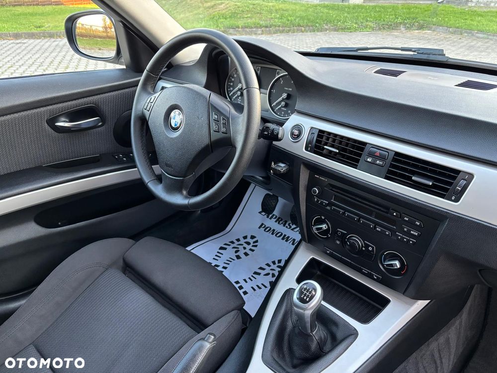 BMW Seria 3 318d DPF Edition Exclusive - 23