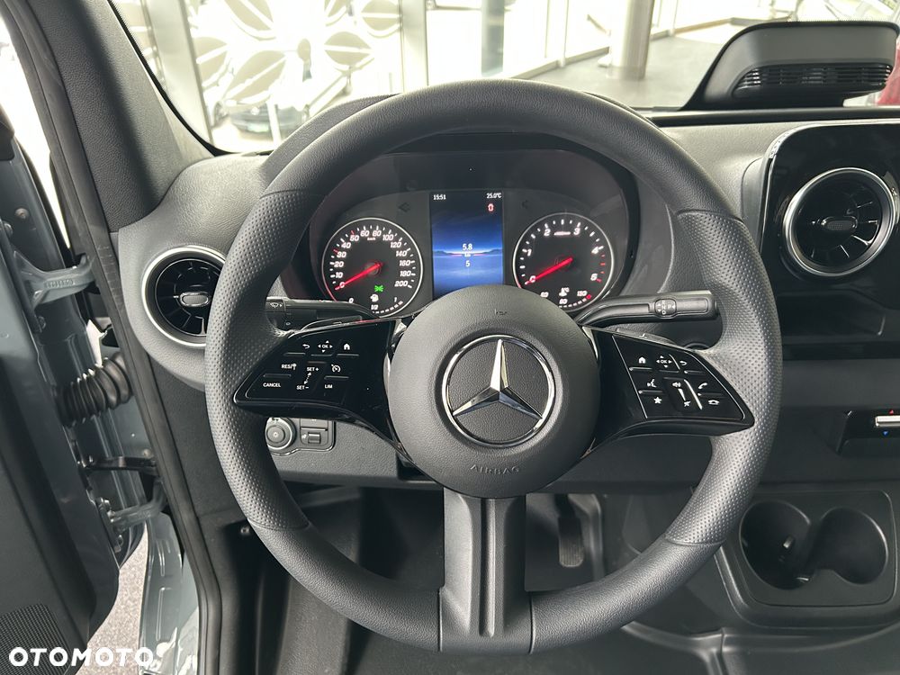 Mercedes-Benz Sprinter - 15