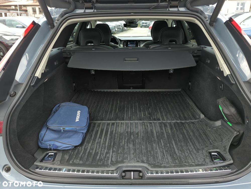 Volvo V90 Cross Country - 17