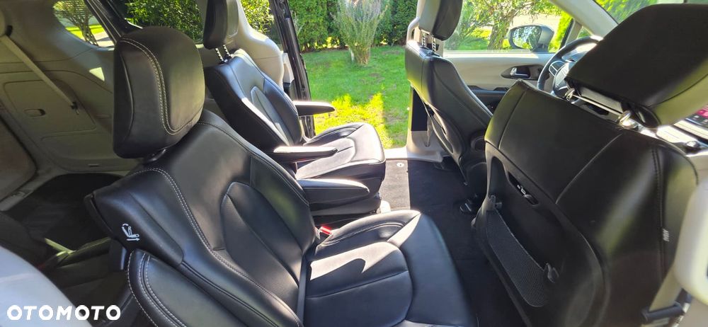 Chrysler Pacifica - 30