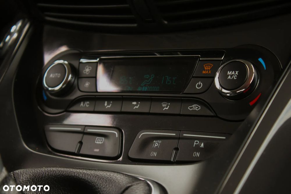 Ford Kuga 2.0 TDCi 2x4 Titanium - 22