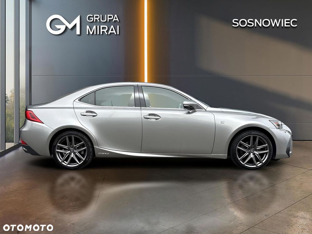 Lexus IS 300h F Sport Edition - 6