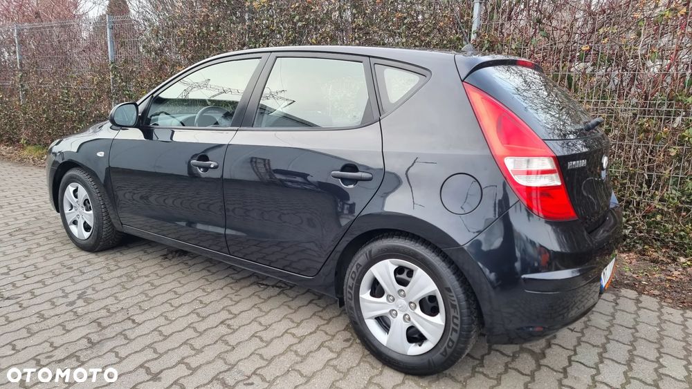 Hyundai i30 1.4 Base + - 7