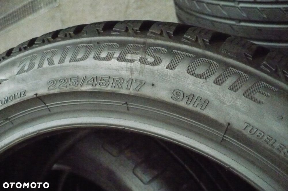 BRIDGESTONE Blizzak LM001 evo 225/45R17 5,6mm 2018 - 2
