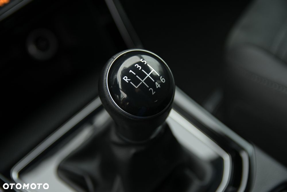 Volkswagen Touran 2.0 TDI SCR Highline - 30