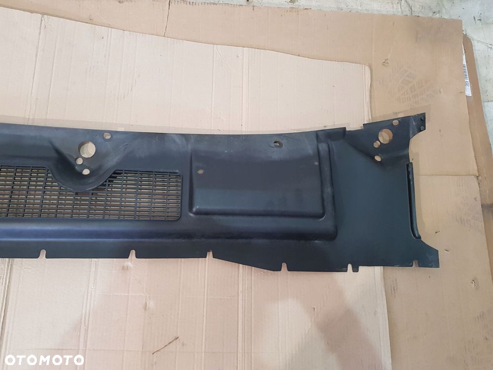 podszybie plastikowe 4416472 chrysler le baron 94 3.0b - 3