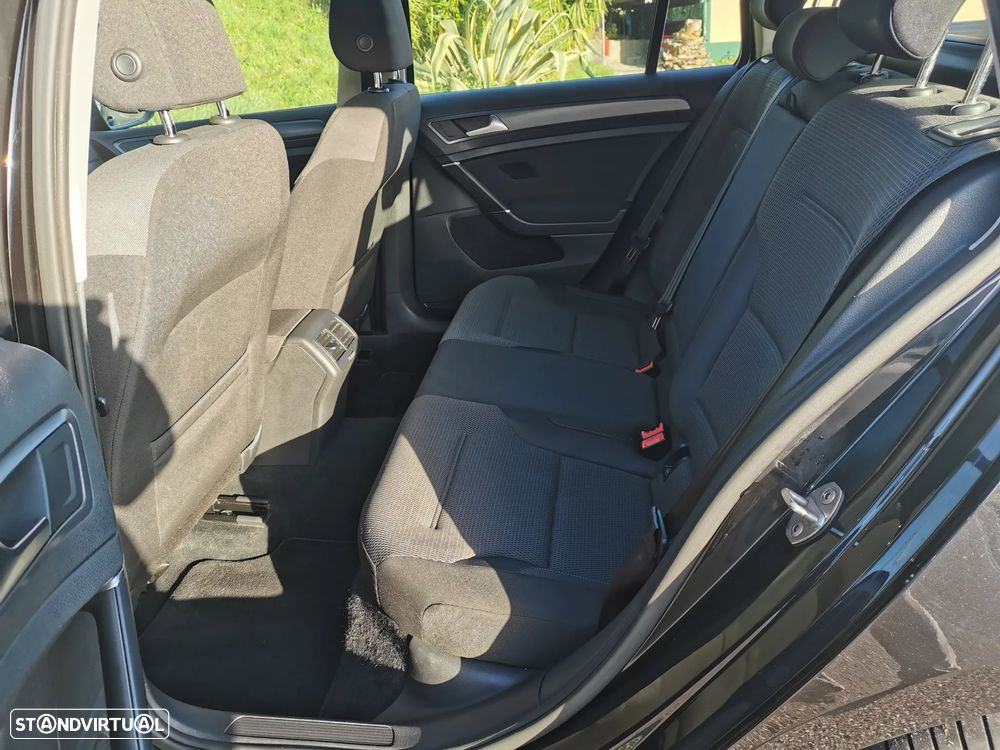 VW Golf Variant 1.6 TDi Confortline - 21