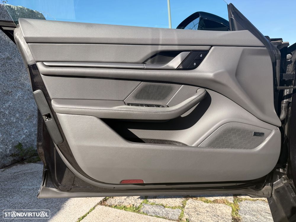 Porsche Taycan Sport Turismo bateria Performance Plus - 22