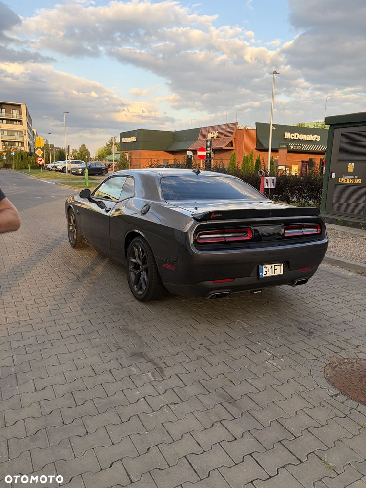 Dodge Challenger - 21