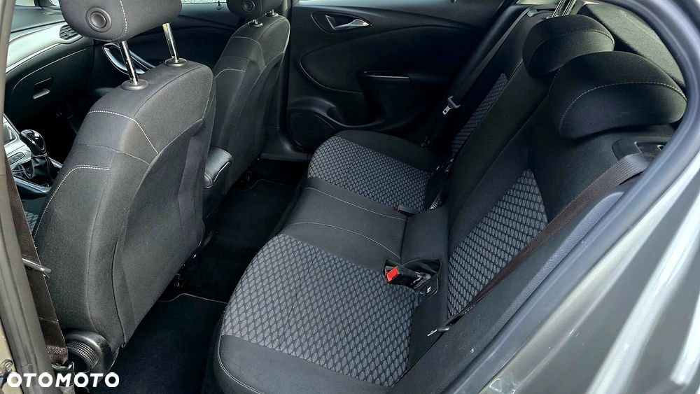 Opel Astra 1.4 Turbo Innovation - 17