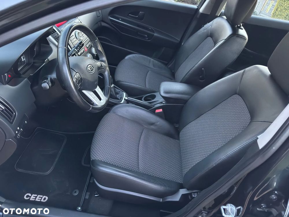 Kia Ceed 1.4 CVVT Dream-Team Edition - 13