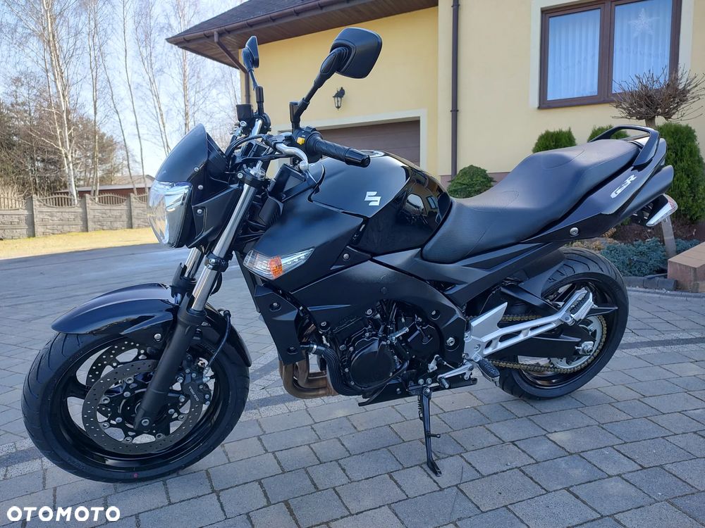 Suzuki GSR - 1