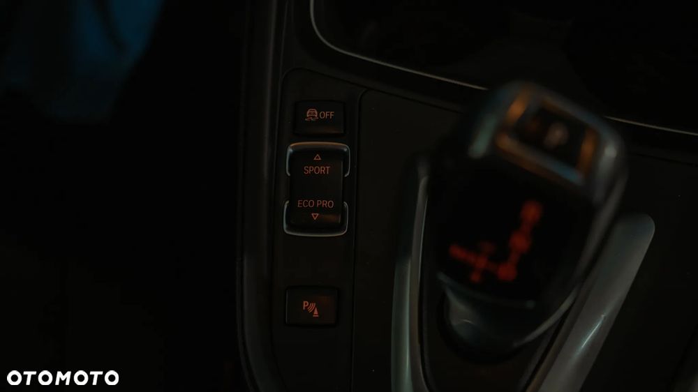 BMW Seria 3 318d - 11
